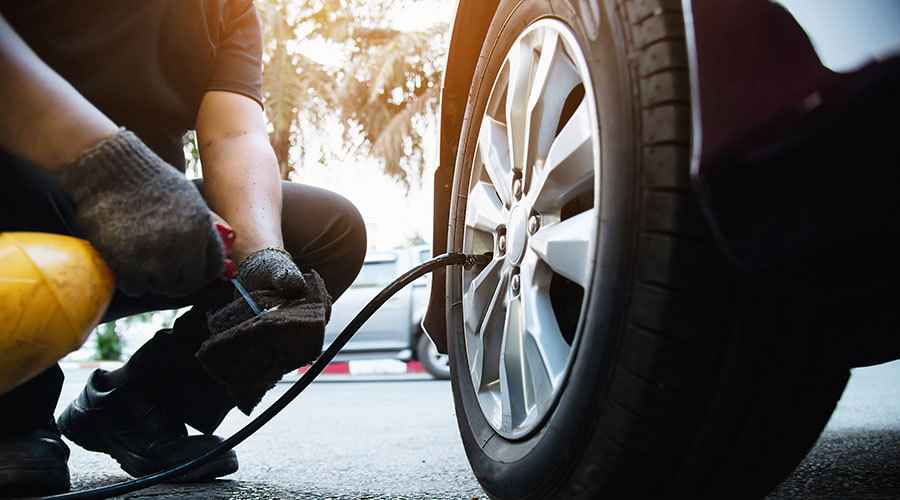 Schnelle Hilfe bei einer Reifenpanne in Bruchsal. Sanovi Reifennotdienst - 24h Notruf +49 (0) 176 862 897 26 Schnelle Hilfe bei einer Reifenpanne in Bruchsal. Sanovi Reifennotdienst - 24h Notruf +49 (0) 176 862 897 26