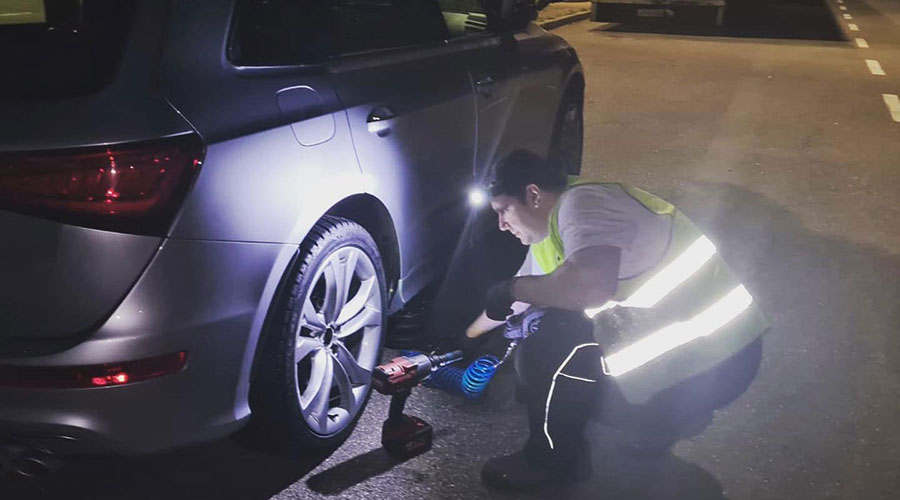 24h Reifenpannendienst +49 (0) 176 862 897 26 Dein Reifennotdienst in Rottweil