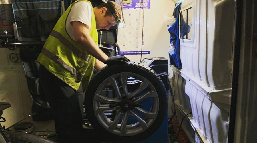 24h Reifenpannendienst +49 (0) 176 862 897 26 Dein Reifennotdienst in Ulm