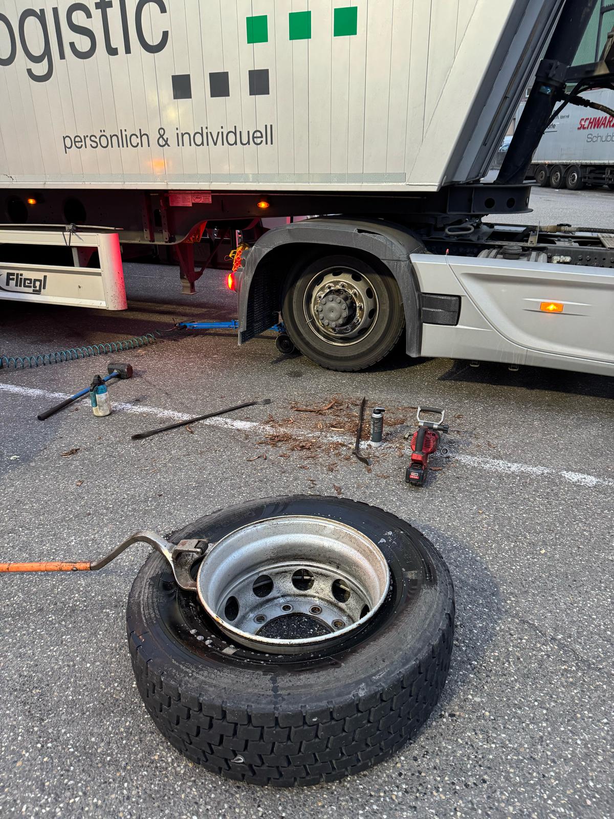 Einsatz von Reifenpannendiesnt Sanovi